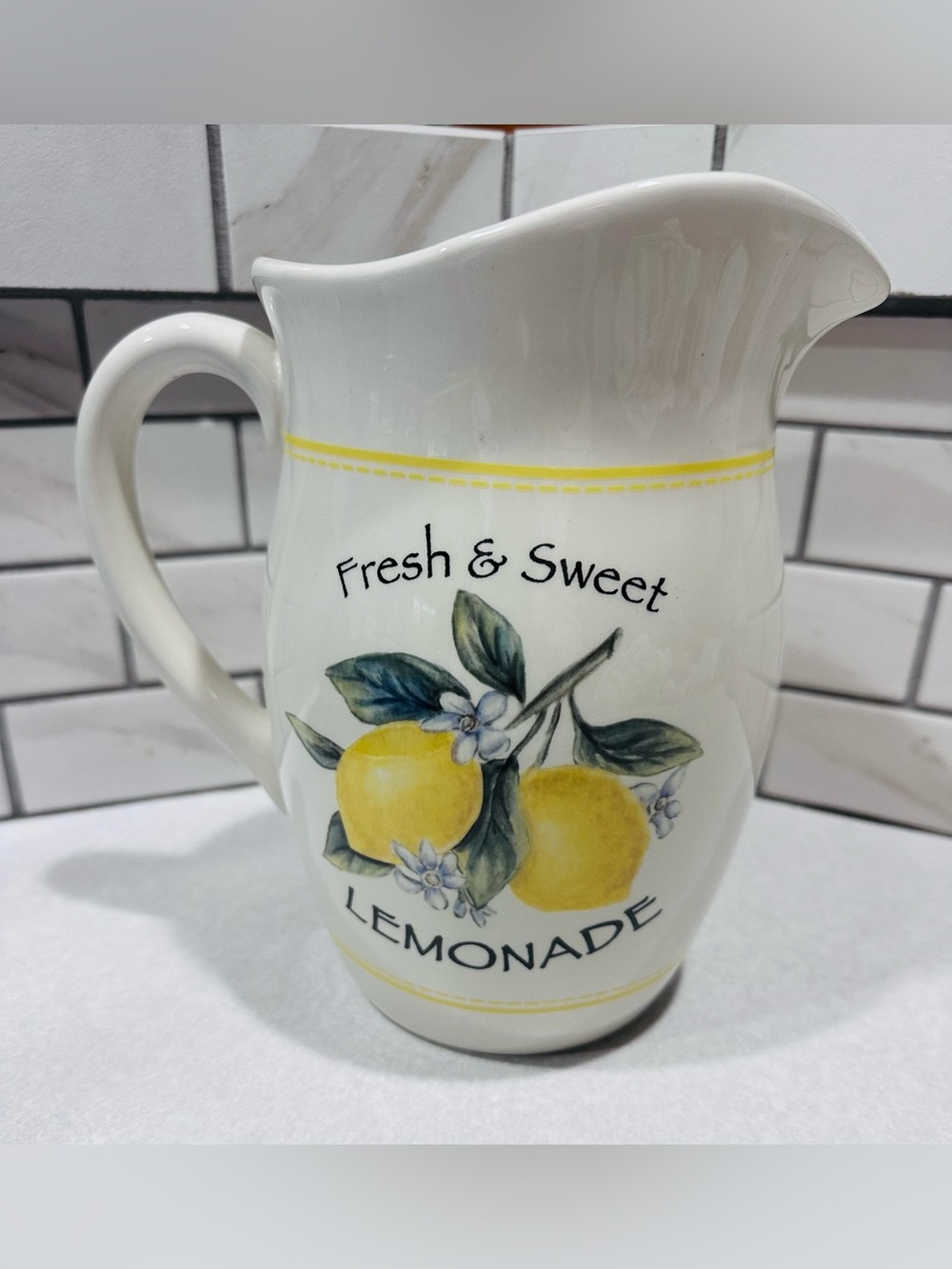 Yankee Candle 2011 Fresh & Sweet Lemonade Pitcher 8"